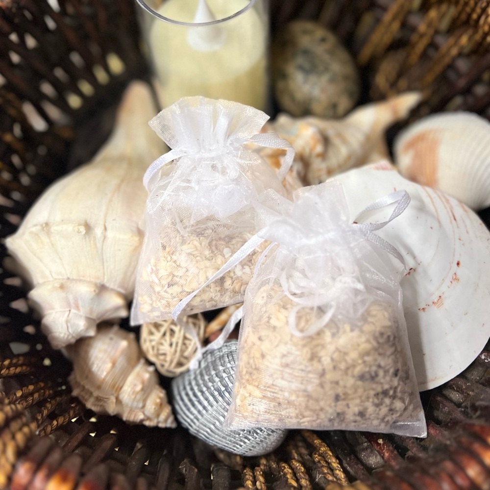 Oatmeal, chamomile and Lavender shower & bath sachets.